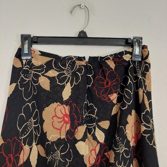 LOFT Ann Taylor Pencil Skirt Black Floral Multicolor Lined, Zip Women's Size 2. - Picture 3 of 8